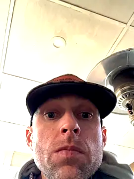 Snapshot of jeffyisabell chatting on December 7, 2024, 2:41 pm jeffyisabell online show from December 7, 2024, 2:41 pm