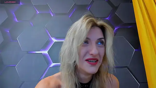 Snapshot of RileyLanna chatting on September 22, 2025, 2:39 am RileyLanna online show from September 22, 2025, 2:39 am