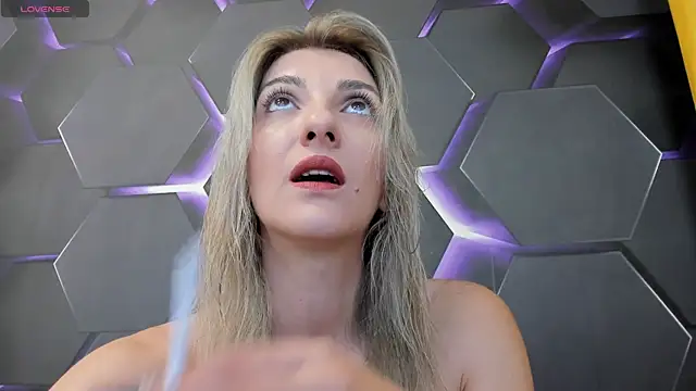 Snapshot of RileyLanna chatting on September 14, 2025, 2:45 am RileyLanna online show from September 14, 2025, 2:45 am