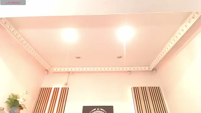 Snapshot of RileyLanna chatting on November 1, 2025, 3:35 am RileyLanna online show from November 1, 2025, 3:35 am