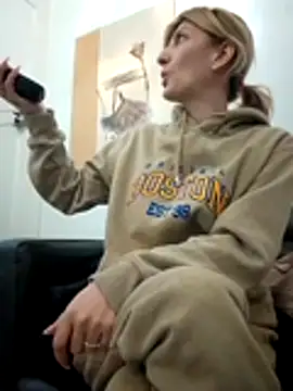 Snapshot of RileyLanna chatting on November 13, 2025, 3:43 am RileyLanna online show from November 13, 2025, 3:43 am