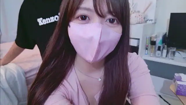 Snapshot of POCARI_SWEAT chatting on July 5, 2026, 2:35 pm POCARI SWEAT online show from July 5, 2026, 2:35 pm