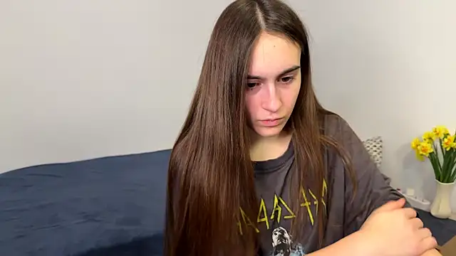 Snapshot of AliceKolltt chatting on April 28, 2026, 2:27 am AliceKolltt online show from April 28, 2026, 2:27 am