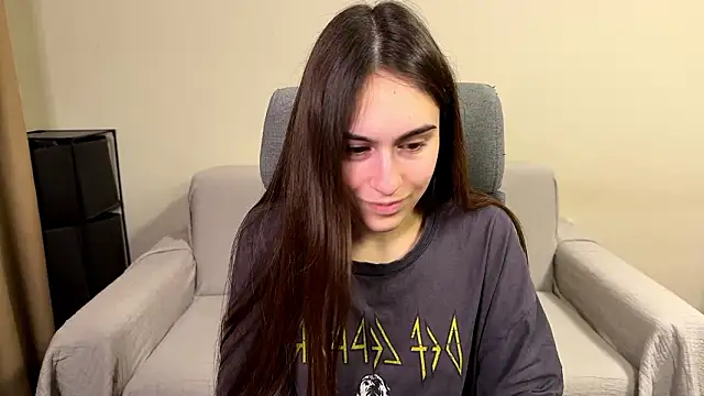 Snapshot of AliceKolltt chatting on March 4, 2026, 8:27 pm AliceKolltt online show from March 4, 2026, 8:27 pm