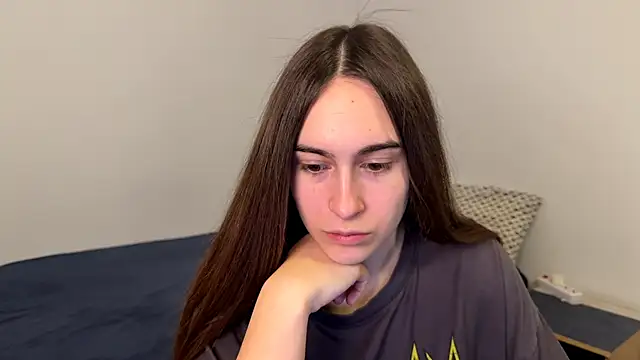 Snapshot of AliceKolltt chatting on May 1, 2026, 9:31 pm AliceKolltt online show from May 1, 2026, 9:31 pm