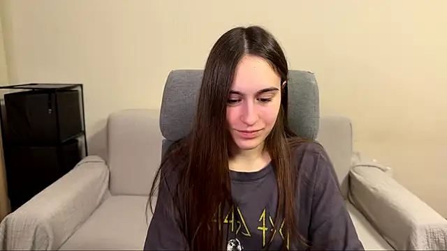 Snapshot of AliceKolltt chatting on April 15, 2026, 7:58 pm AliceKolltt online show from April 15, 2026, 7:58 pm
