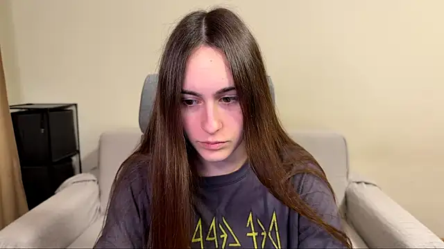 Snapshot of AliceKolltt chatting on April 13, 2026, 7:40 pm AliceKolltt online show from April 13, 2026, 7:40 pm