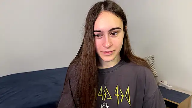 Snapshot of AliceKolltt chatting on May 3, 2026, 12:05 am AliceKolltt online show from May 3, 2026, 12:05 am