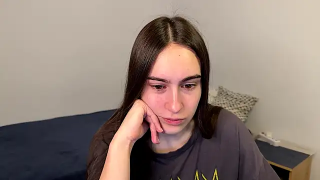 Snapshot of AliceKolltt chatting on May 4, 2026, 1:42 am AliceKolltt online show from May 4, 2026, 1:42 am