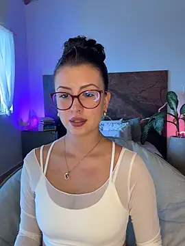 EmaSaenz online show from September 11, 2025, 8:20 pm