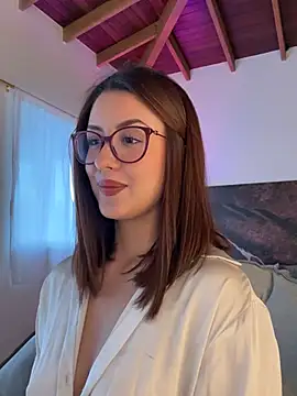 EmaSaenz online show from March 4, 2025, 8:16 pm