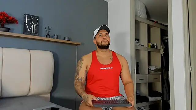 Snapshot of frank_myles chatting on July 30, 2026, 10:42 pm frank myles online show from July 30, 2026, 10:42 pm
