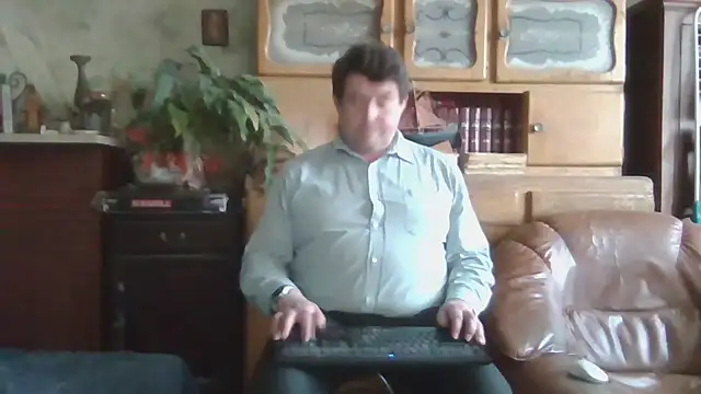 Snapshot of sympatrique chatting on March 19, 2025, 5:28 pm sympatrique online show from March 19, 2025, 5:28 pm