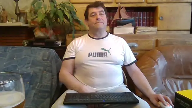 Snapshot of sympatrique chatting on February 22, 2025, 11:57 am sympatrique online show from February 22, 2025, 11:57 am