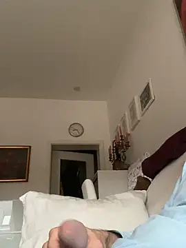 Frank22xx online show from October 22, 2025, 6:24 am