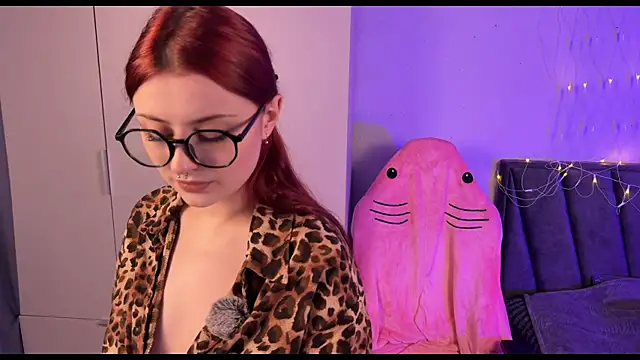 Snapshot of RozieRose chatting on October 8, 2025, 4:47 am RozieRose online show from October 8, 2025, 4:47 am