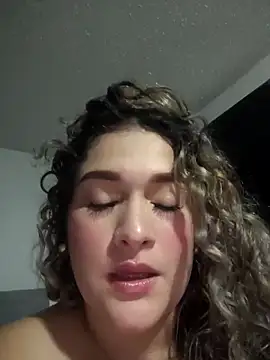 Snapshot of Sara_smiiith211 chatting on May 2, 2026, 12:38 am Sara smiiith211 online show from May 2, 2026, 12:38 am