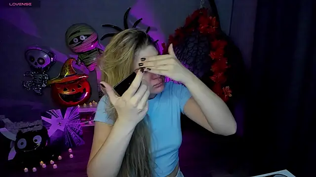 Snapshot of lily_williamss chatting on October 14, 2025, 12:44 am lily williamss online show from October 14, 2025, 12:44 am