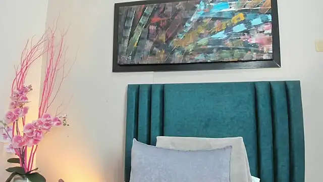 Snapshot of Emilywatsonn chatting on December 4, 2025, 12:31 am Emilywatsonn online show from December 4, 2025, 12:31 am