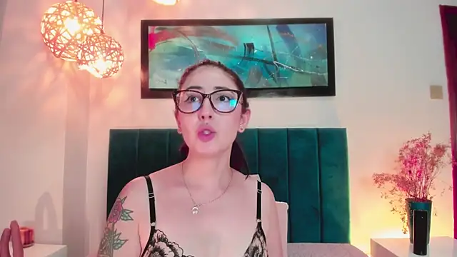 Snapshot of Emilywatsonn chatting on November 15, 2025, 8:13 pm Emilywatsonn online show from November 15, 2025, 8:13 pm