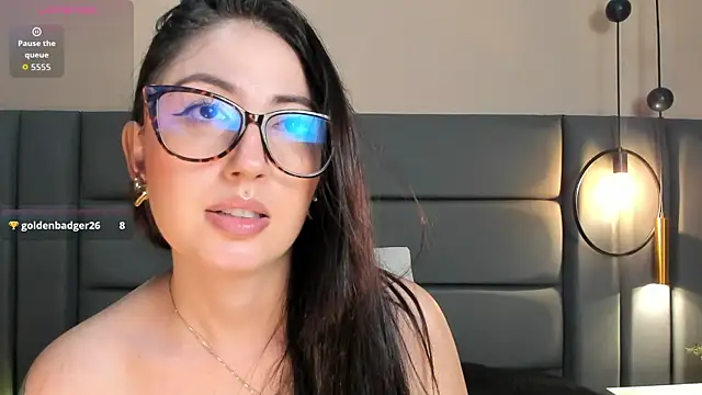 Snapshot of Emilywatsonn chatting on June 14, 2026, 2:24 am Emilywatsonn online show from June 14, 2026, 2:24 am