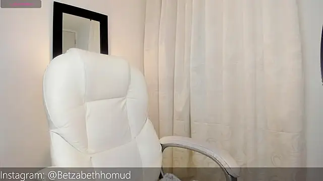 Snapshot of BetzabethHomud0 chatting on October 24, 2025, 6:45 am BetzabethHomud0 online show from October 24, 2025, 6:45 am