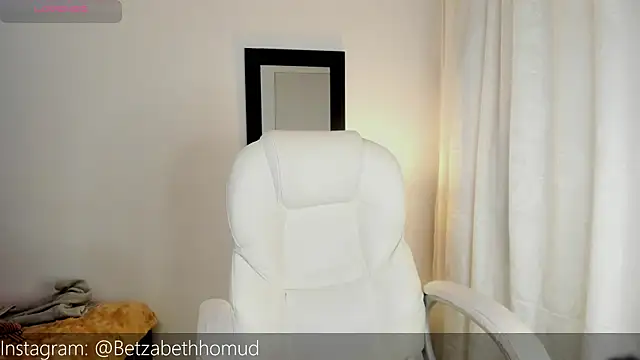 Snapshot of BetzabethHomud0 chatting on November 14, 2025, 10:46 pm BetzabethHomud0 online show from November 14, 2025, 10:46 pm