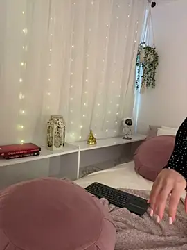 Snapshot of Amelia_Rouse chatting on June 26, 2026, 8:47 pm Amelia Rouse online show from June 26, 2026, 8:47 pm