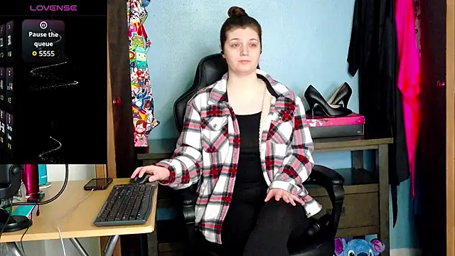 Snapshot of TreeJeanne chatting on December 21, 2025, 3:47 pm TreeJeanne online show from December 21, 2025, 3:47 pm