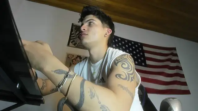 Snapshot of charlie_hotxxx chatting on November 14, 2025, 3:32 am charlie hotxxx online show from November 14, 2025, 3:32 am