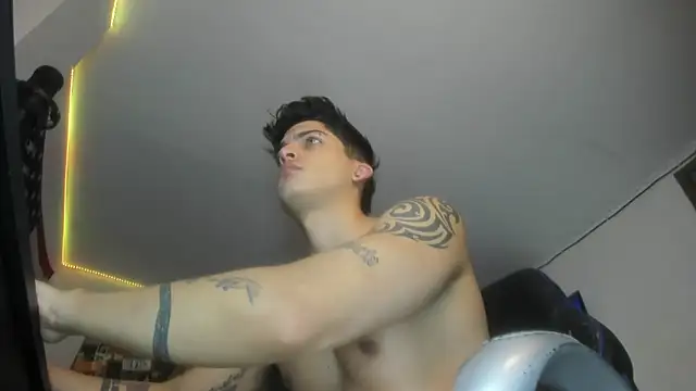 Snapshot of charlie_hotxxx chatting on October 12, 2025, 2:57 am charlie hotxxx online show from October 12, 2025, 2:57 am