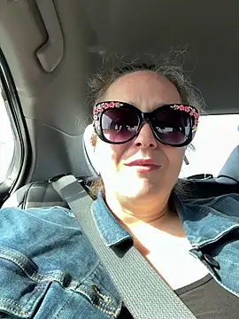 Snapshot of sylviahhh chatting on May 17, 2026, 1:00 pm sylviahhh online show from May 17, 2026, 1:00 pm