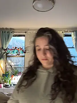 Snapshot of sylviahhh chatting on April 25, 2026, 10:18 pm sylviahhh online show from April 25, 2026, 10:18 pm