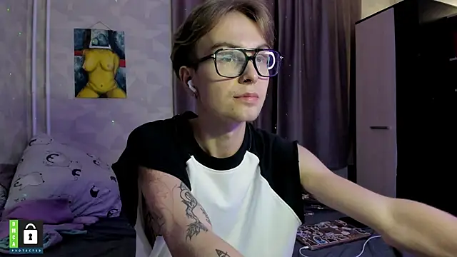 Snapshot of kristianmeow chatting on October 3, 2025, 12:14 am kristianmeow online show from October 3, 2025, 12:14 am