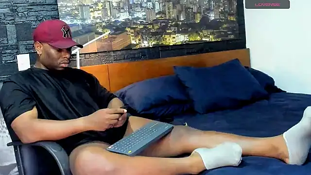 thomas santtos1 online show from March 19, 2025, 9:58 pm