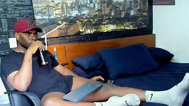 thomas santtos1 online show from February 25, 2025, 9:04 pm