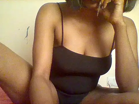 Snapshot of Queeen_model chatting on April 26, 2026, 1:47 am Queeen model online show from April 26, 2026, 1:47 am