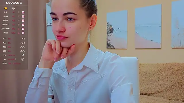 Snapshot of AstoriyaNight chatting on October 12, 2025, 4:25 am AstoriyaNight online show from October 12, 2025, 4:25 am