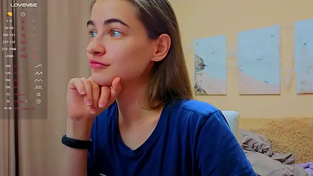 Snapshot of AstoriyaNight chatting on November 18, 2025, 4:10 pm AstoriyaNight online show from November 18, 2025, 4:10 pm