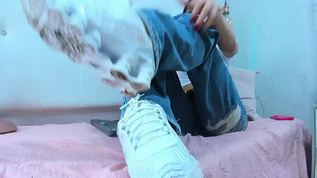 Snapshot of Little_Jenni chatting on February 15, 2026, 1:54 pm Little Jenni online show from February 15, 2026, 1:54 pm