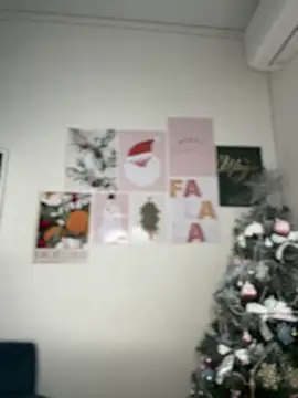 Snapshot of HoneySweetBee chatting on December 17, 2025, 10:09 am HoneySweetBee online show from December 17, 2025, 10:09 am