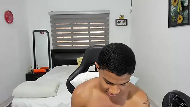 Snapshot of corzoethan chatting on December 15, 2025, 7:09 pm corzoethan online show from December 15, 2025, 7:09 pm