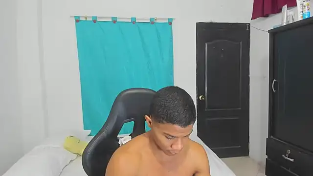 Snapshot of corzoethan chatting on October 12, 2025, 11:28 pm corzoethan online show from October 12, 2025, 11:28 pm