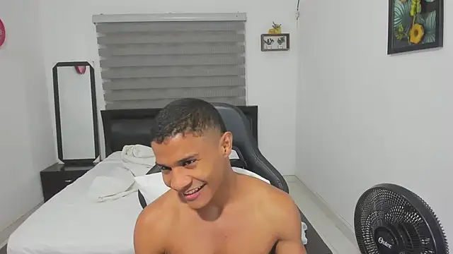 Snapshot of corzoethan chatting on November 9, 2025, 10:47 pm corzoethan online show from November 9, 2025, 10:47 pm