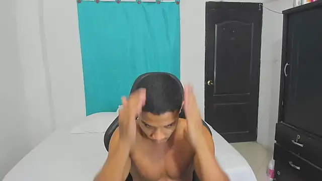 Snapshot of corzoethan chatting on October 17, 2025, 11:50 pm corzoethan online show from October 17, 2025, 11:50 pm