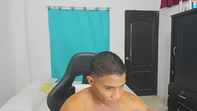 Snapshot of corzoethan chatting on October 8, 2025, 12:45 am corzoethan online show from October 8, 2025, 12:45 am