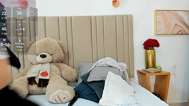 izadii online show from November 7, 2025, 6:34 pm