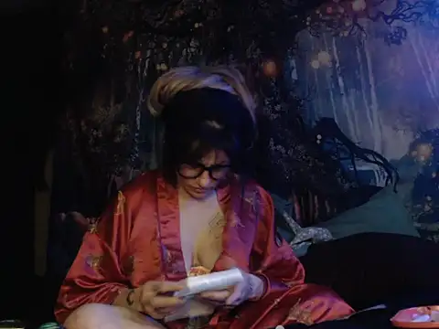 Snapshot of HighCityHoney chatting on November 28, 2025, 5:24 pm HighCityHoney online show from November 28, 2025, 5:24 pm