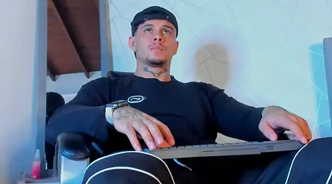 Snapshot of NoahhBrown chatting on March 20, 2025, 3:34 am NoahhBrown online show from March 20, 2025, 3:34 am