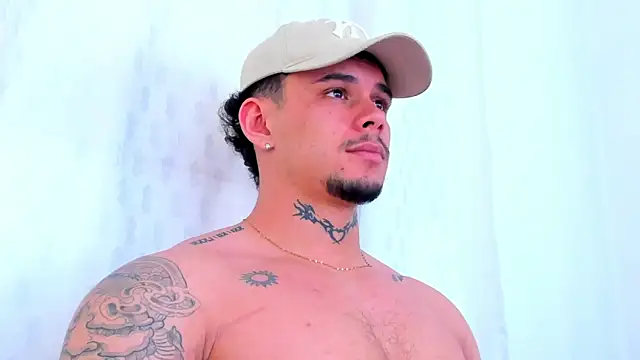 Snapshot of NoahhBrown chatting on October 8, 2025, 5:24 pm NoahhBrown online show from October 8, 2025, 5:24 pm